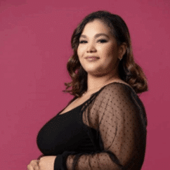 Isabella Rodríguez smiling at the camera against a pink background.